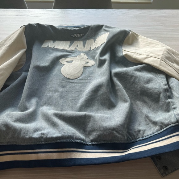 NBA Miami Heat varsity women’s denim jacket xl - Picture 3 of 4
